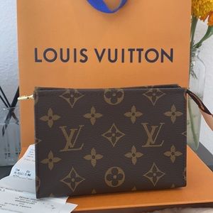 BRAND NEW! Louis Vuitton Toiletry 15